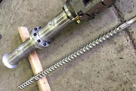 怎么設定注塑機螺桿前進的時間？